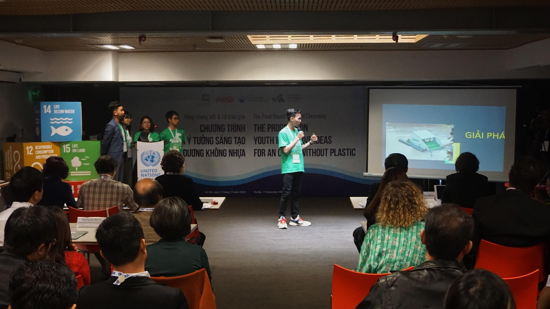 Trao 3 giải nhất về ý tưởng sáng tạo để hạn chế rác thải nhựa ở biển